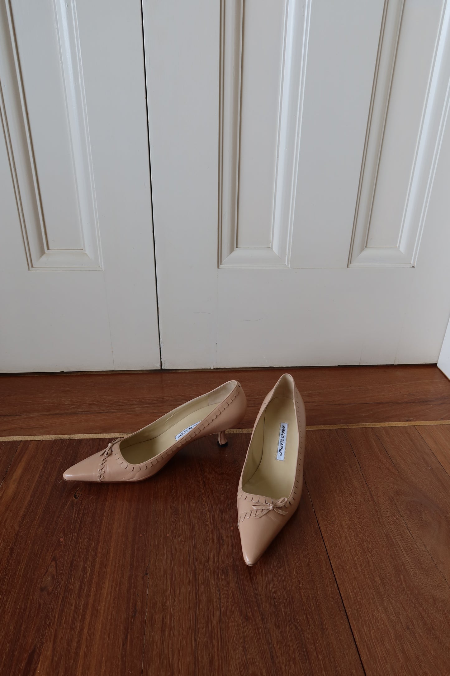 Manolo Blahnik Leather Bow Accents Pumps