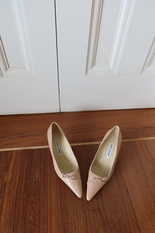 Manolo Blahnik  Leather Bow Accents Pumps