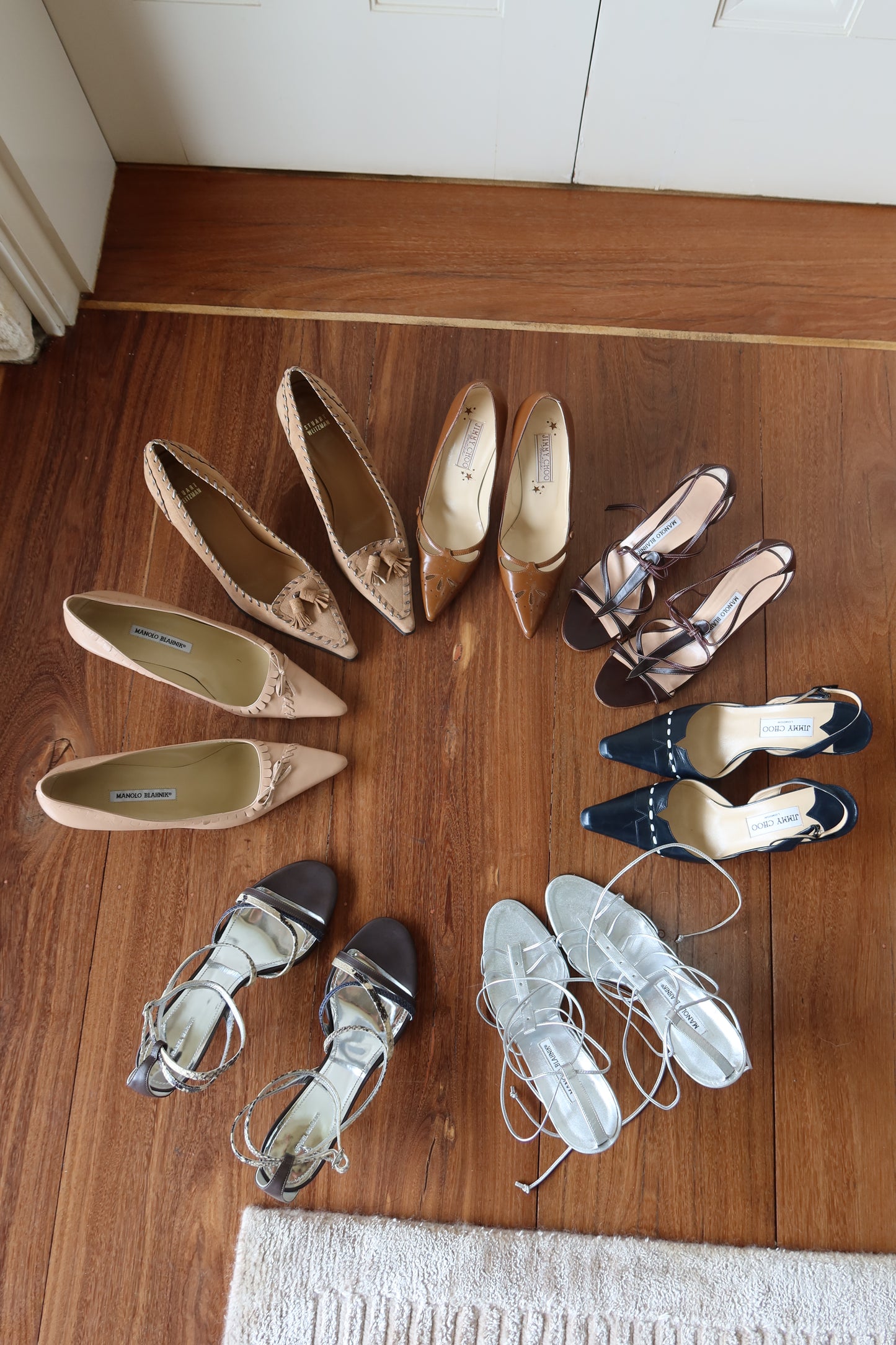 Manolo Blahnik  Leather Bow Accents Pumps